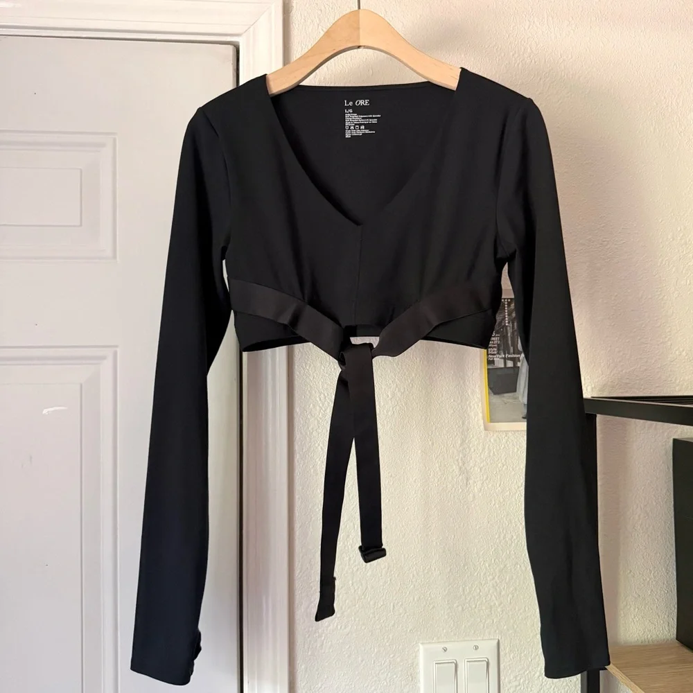 LE ORE black v neck long sleeve belted tie waist‎ cropped top
